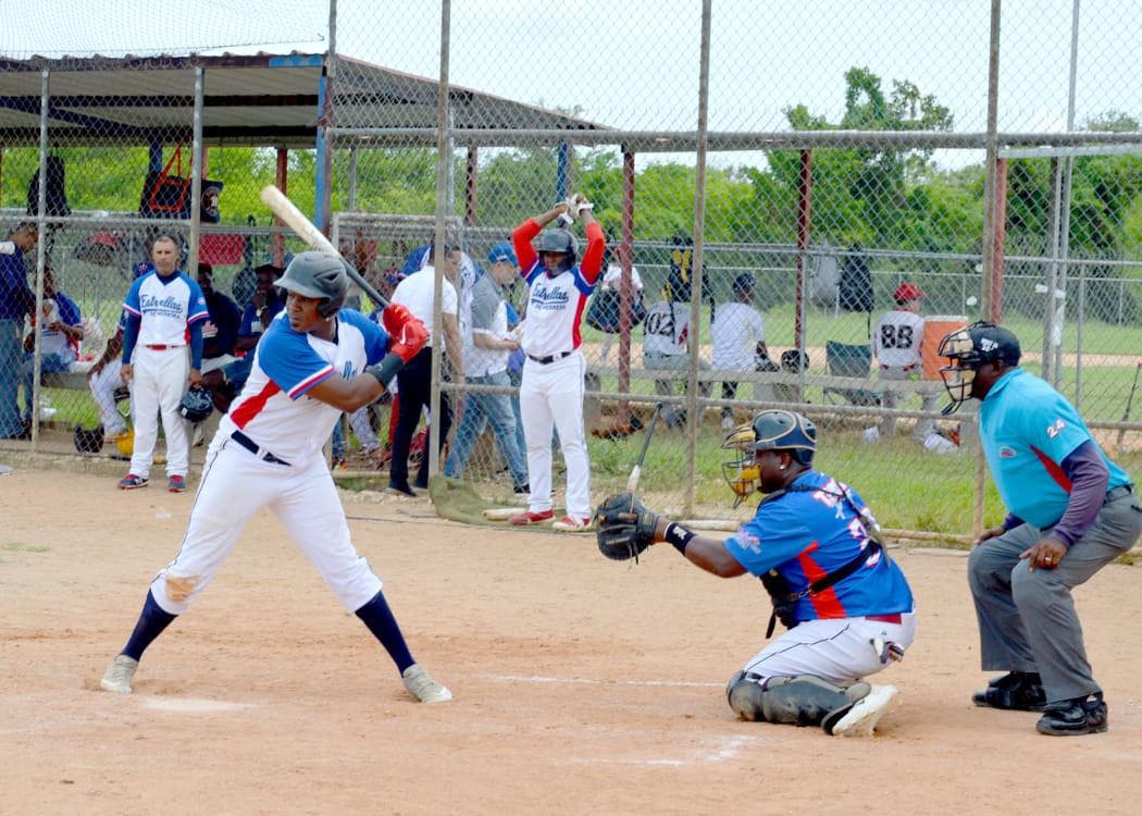 Cangrejeros quitan invicto a Estrellas de Herrera torneo VG