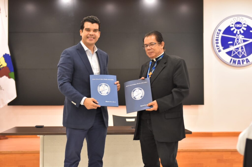 Firman convenio de colaboración para construir 7,500 módulos sanitarios