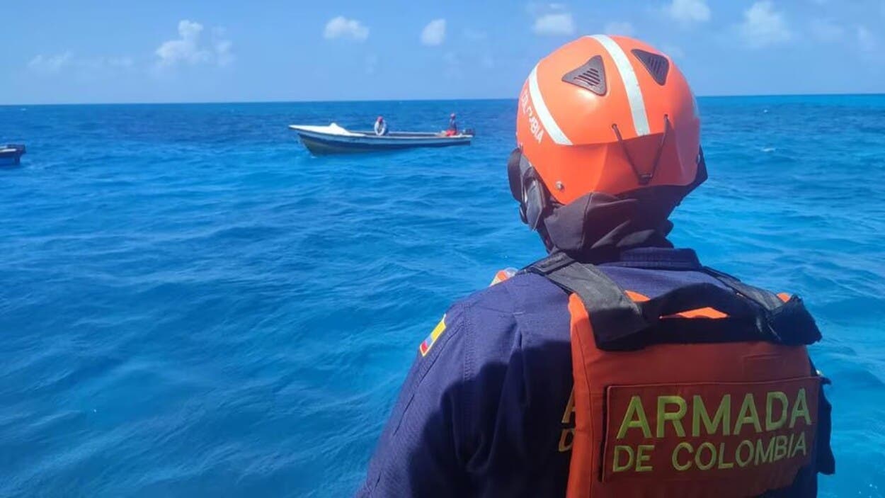 Rescatan 5 turistas de un velero a la deriva en el Caribe