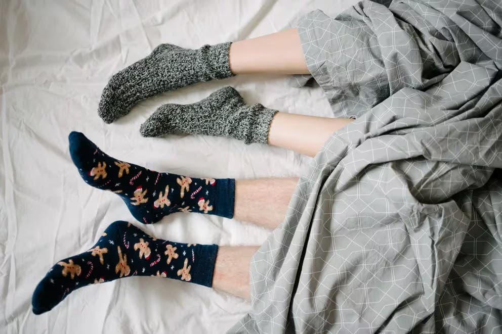 Cómo impacta en la calidad del sueño el uso de calcetines para dormir