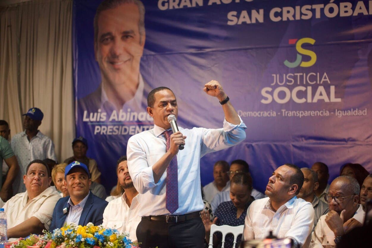 Justicia Social juramenta a exdirigentes del PLD en San Cristóbal
