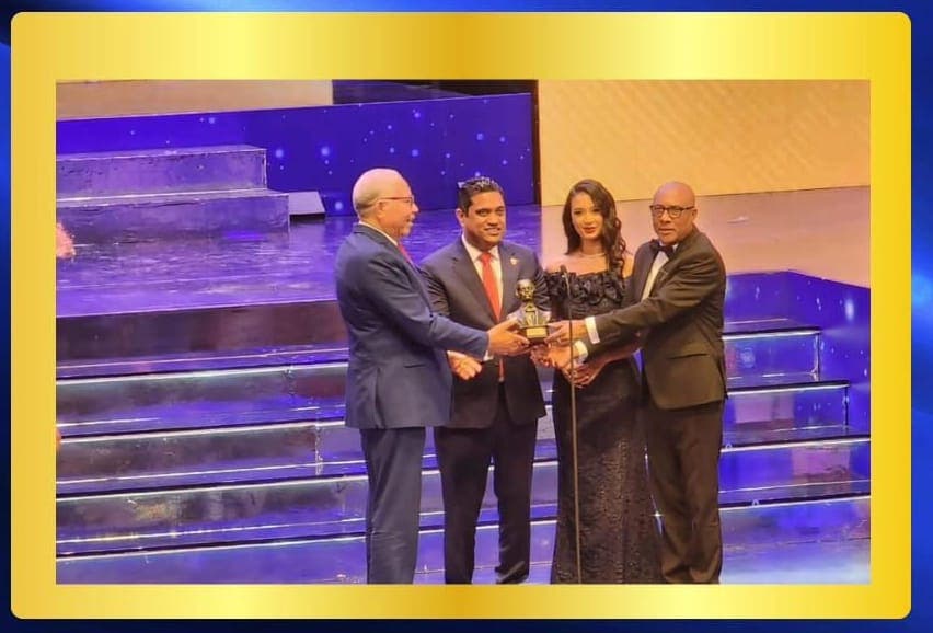 Reconoce a Kelvin Cruz y David Collado por sus aportes a la municipalidad