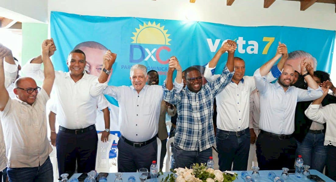 Juramenta a Ysrael Toribio alcalde del DM Santa Lucía, El Seibo
