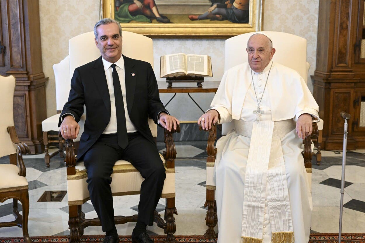 Papa recibe a Abinader