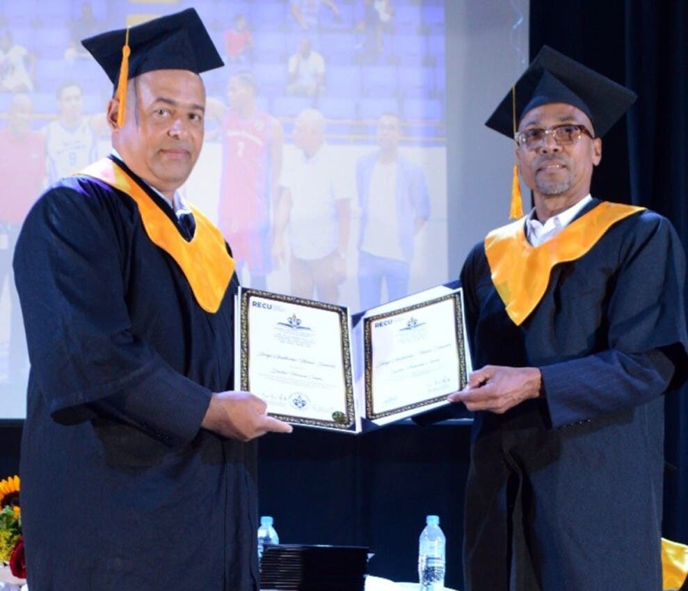 Dirigente de basket recibe doctorado honoris causa
