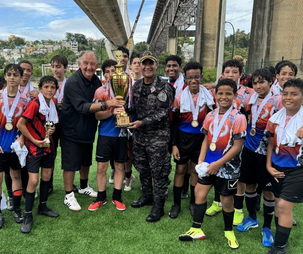 Escuela Bauger vence a la Policía torneo de fútbol