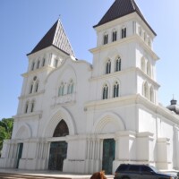 Arzobispo de Santiago critica acuerdo para recibir migrantes: RD no puede ser un basurero humano para deportados