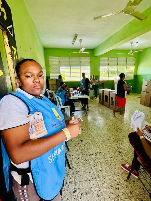 En la última hora del proceso electoral la población sigue votando
