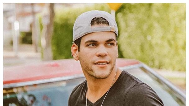 Orel conquista corazones en «The Baxters» de amazon prime