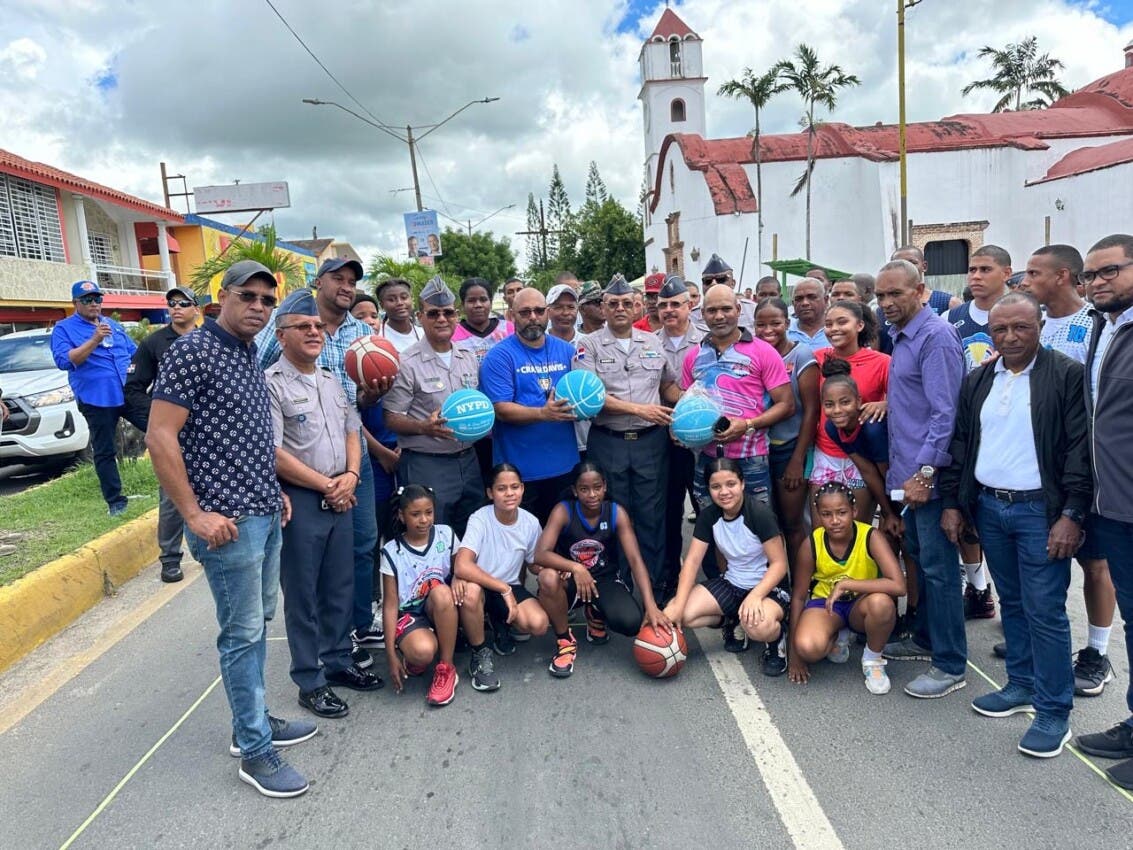 PN apoya patronales del Seibo con actividades deportivas