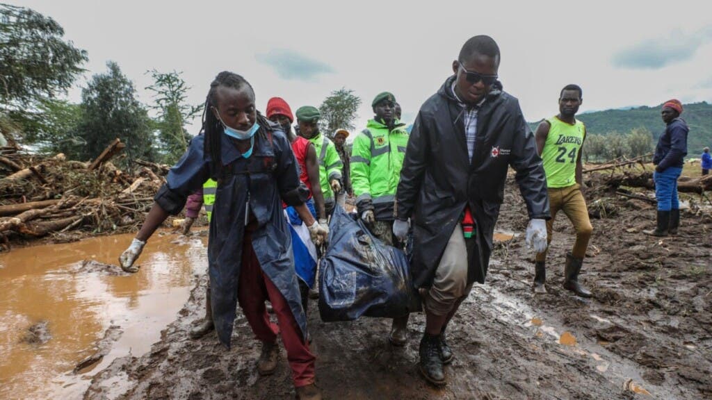 El papa lamenta los muertos por inundaciones en Kenia