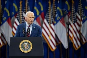 Campaña de Biden lanza anuncio en español sobre aborto para captar el voto latino