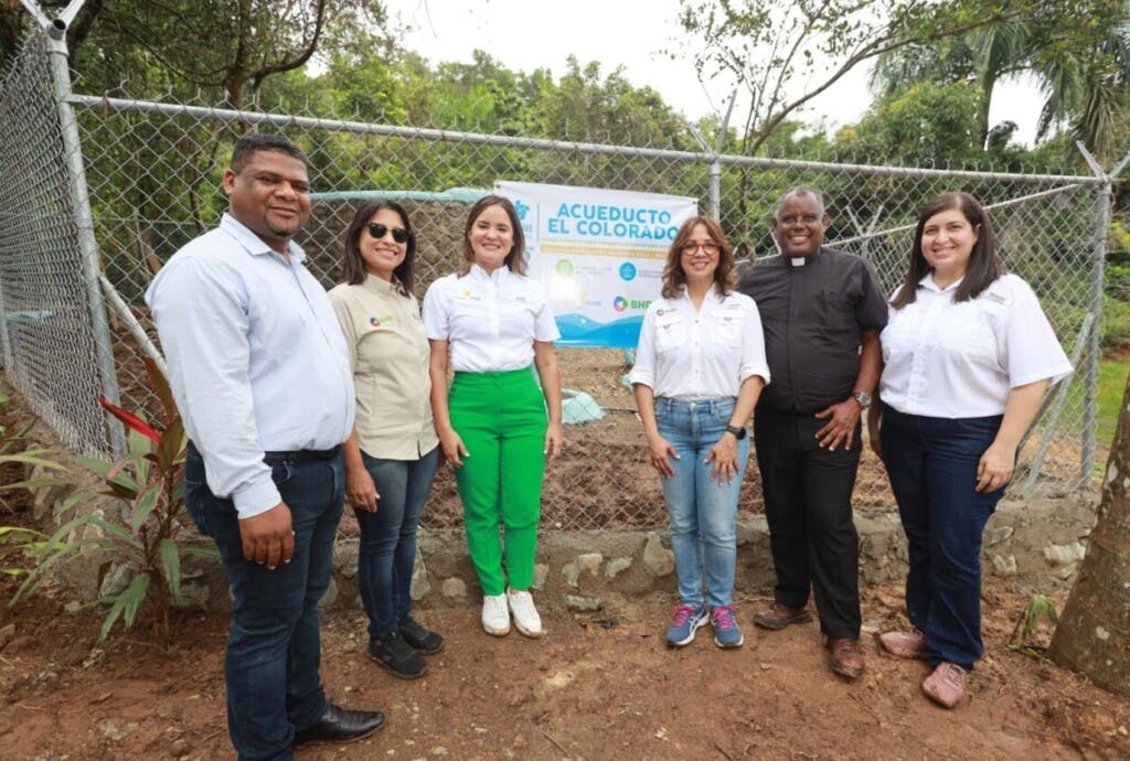 Entregan acueductos a comunidades de El Limón y El Colorado