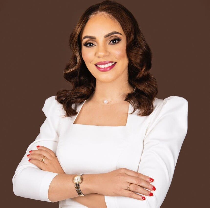 Dannira Caminero presenta programa «De pie Ante la República»