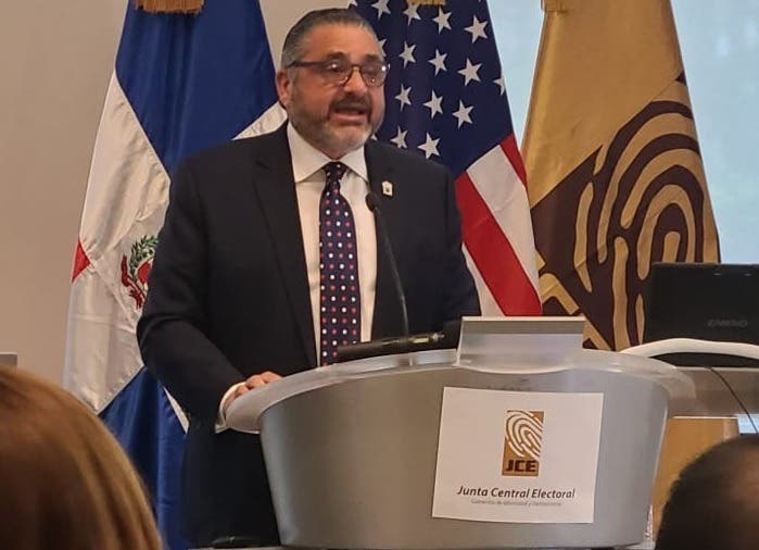Sostiene voto dominicano exterior es un derecho fundamental que empodera comunidad