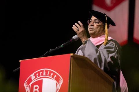 Gilberto Santa Rosa honradísimo de ser investido doctor honoris causa de Berklee