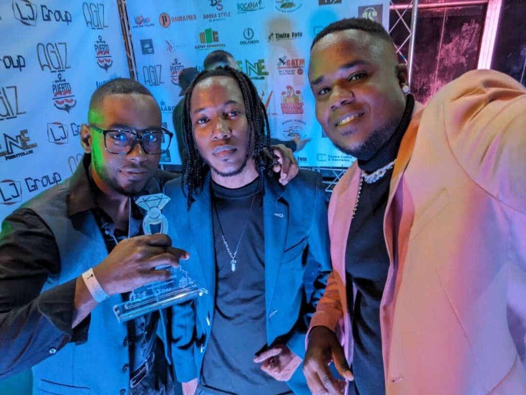 Donmusic gana categoría Productor Musical del Año en Premios Diamante