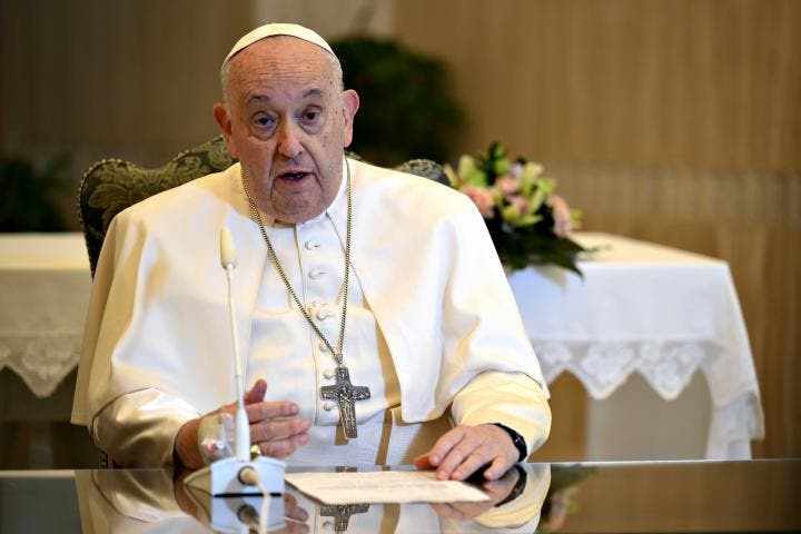 El papa pide perdón y no tuvo intención de expresarse en términos homófobos