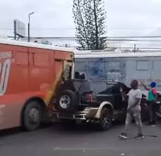 911 asiste a heridos por accidente en SDE