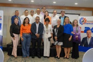 Artistas plásticos y de las artes escénicas respaldan reelección Abinader