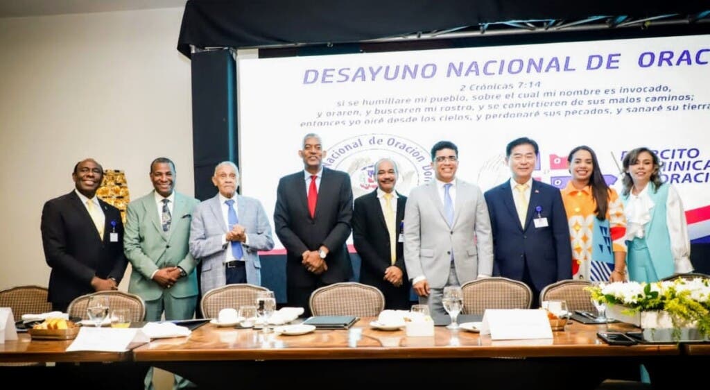 Desayuno Nacional de Oración reúne a líderes nacionales para Orar por la Nación