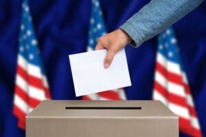 Vaticina violencia en estados indecisos EUA durante próximas elecciones
