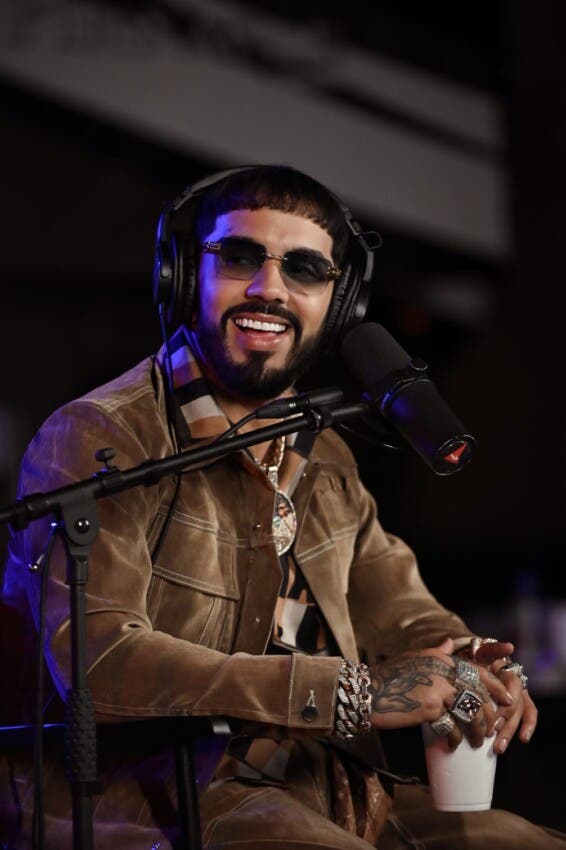 Anuel AA dice estar feliz por acercamiento con Cattleya