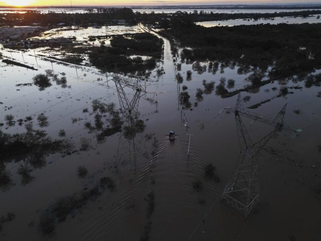 Alertan sobre situación de refugiados de Haití en área inundada de Brasil
