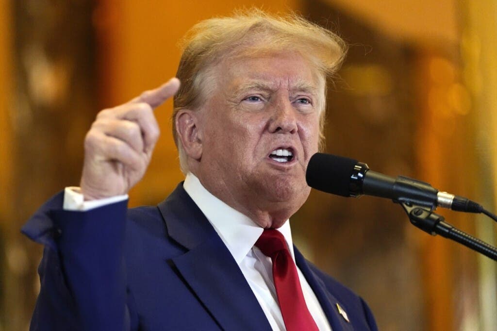 Trump promete residencia “automática” para migrantes que reciban diploma universitario