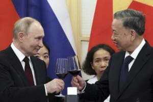 Putin subraya su cercanía con Vietnam al inicio de sus reuniones con los líderes del país