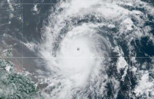 El huracán Beryl escala a la categoría 4 en el océano Atlántico