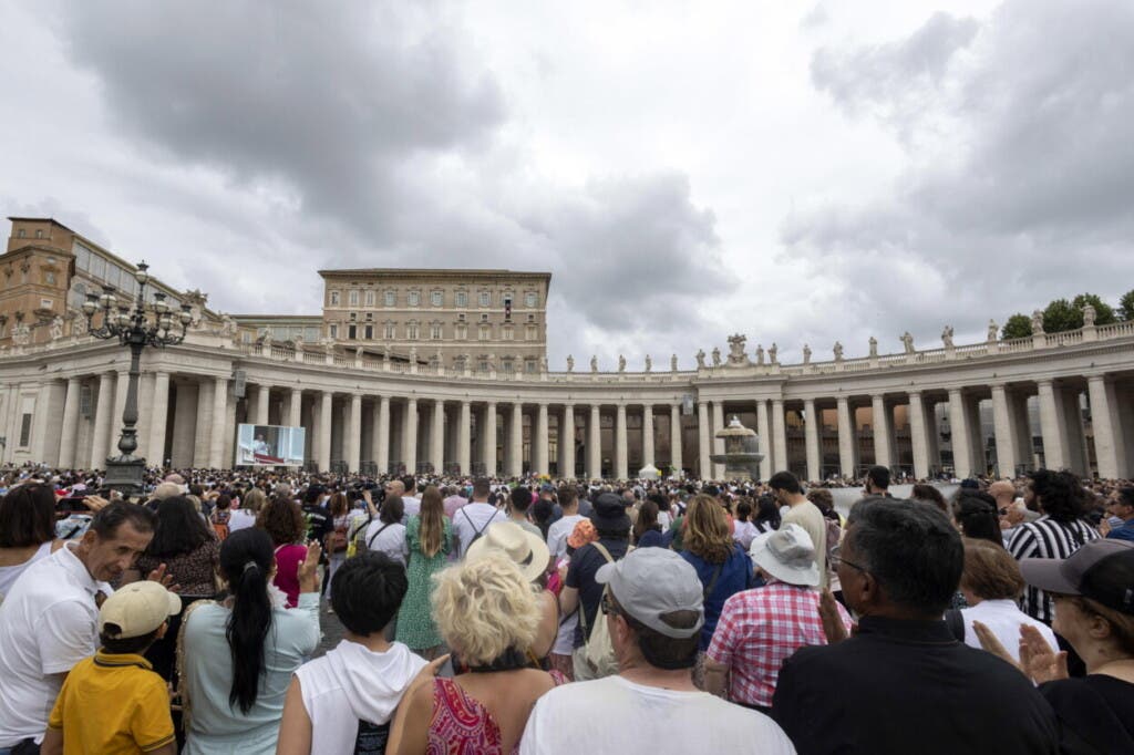 El papa reclama a los gobernantes responsabilidad para acabar con las guerras