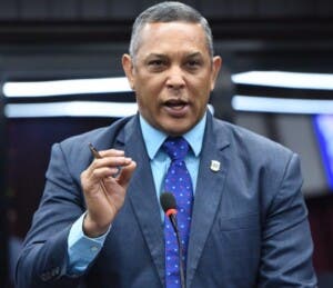Senador Romero propone castrar a violadores de menores