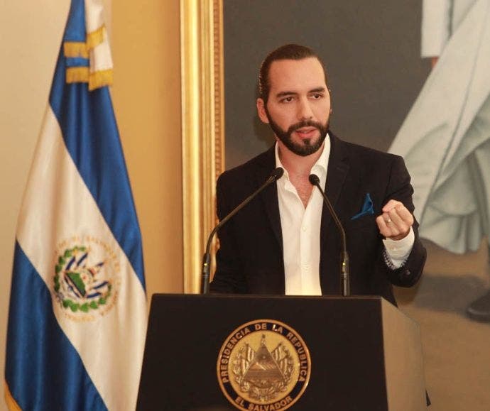 Bukele asegura que su mejor arma contra las pandillas es la oración
