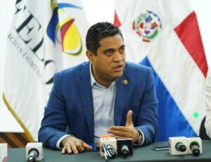 Llama a detener aumentos salariales «alegres» de autoridades municipales