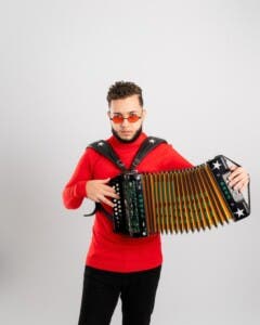 Enyer Acordeón, sangre nueva que circula en la música típica