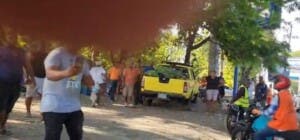 Vendedores de productos tratan agredir prensa