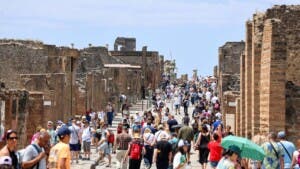 El turismo de masas, entre la aceptación económica y las primeras medidas para afrontarlo