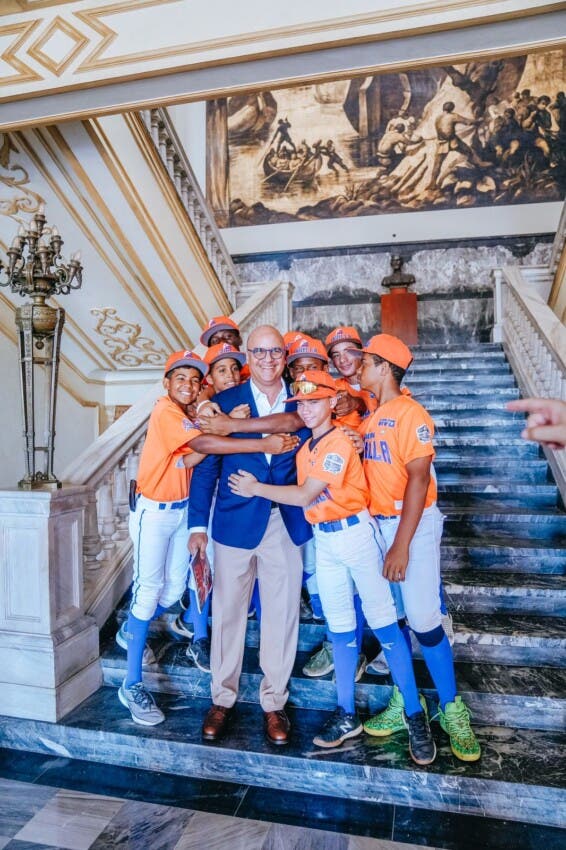 Nombran como padrino del torneo latino de pequeñas ligas a Igor Rodríguez