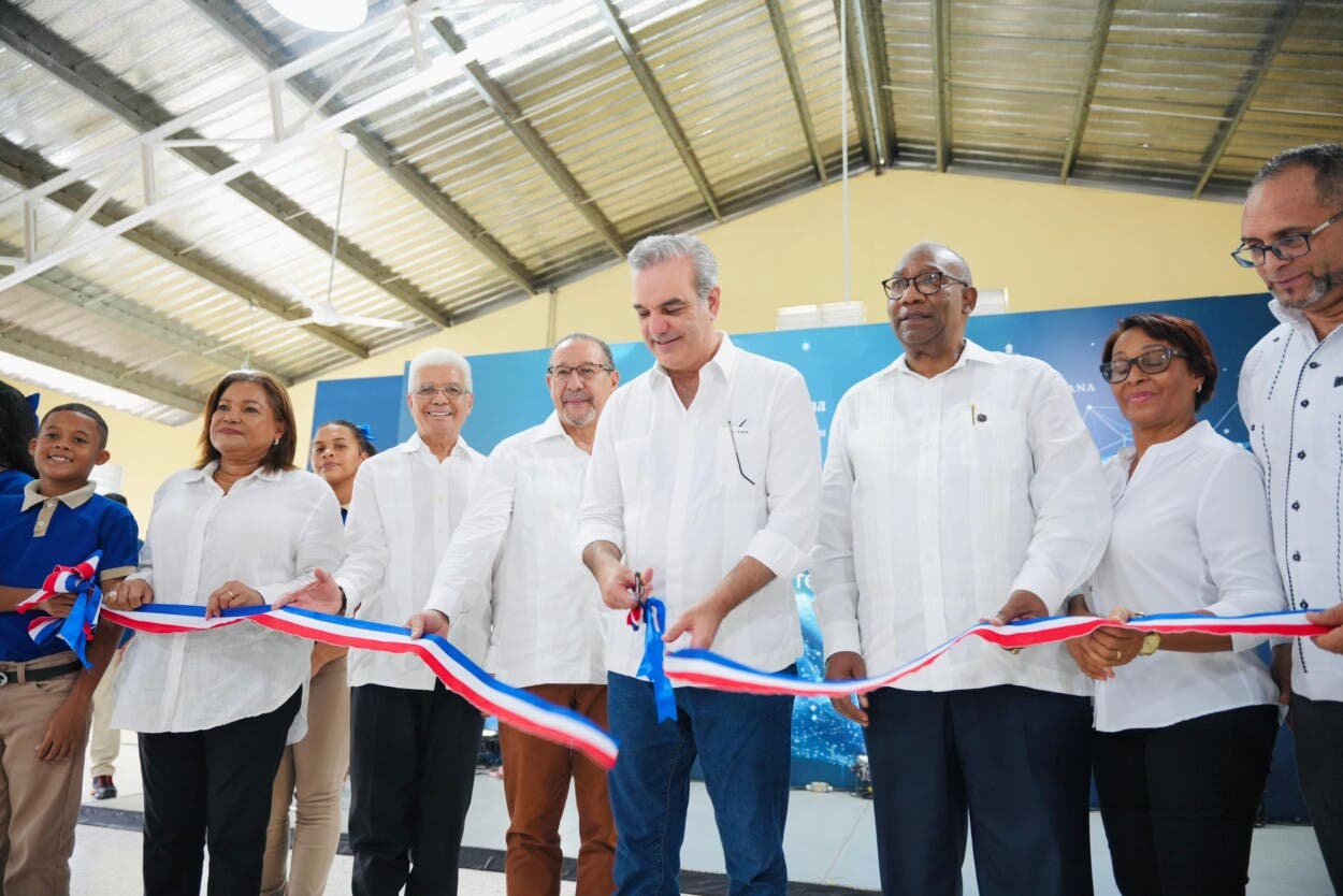 Abinader inaugura Liceo Experimental de la UASD en municipio de Guerra