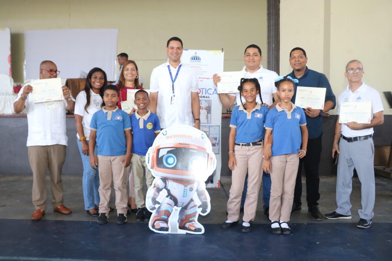 Regional 15 presenta nuevas propuesta de robótica escolar