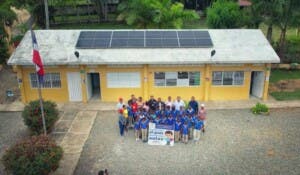 CNE lleva paneles solares a escuelas del municipio Guerra
