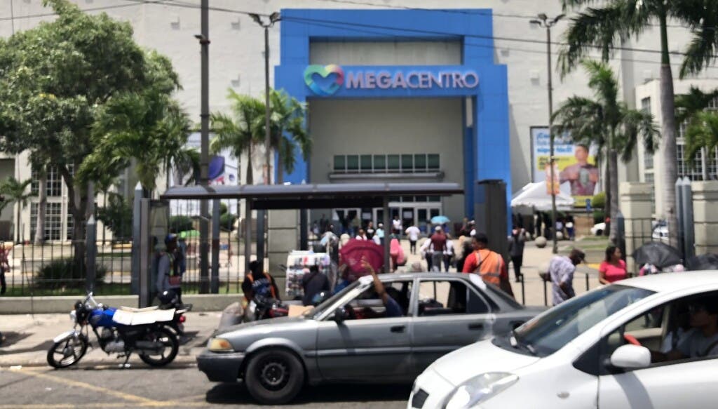 Megacentro, ubicado en la avenida San Vicente de Paul, es la principal plaza comercial de Santo Domingo Este./Foto Jorge González