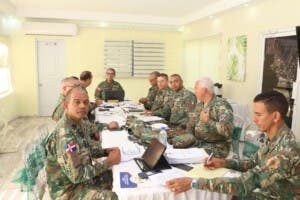 Ministro de Defensa lidera estrategias de seguridad en Jimaní con altos oficiales militares