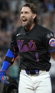 McNeil decide victoria de Mets en el décimo
