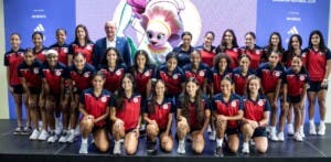 La mascota Taní recibida en Santiago para Mundial de Fútbol