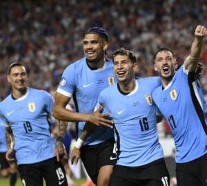 Uruguay avanza a cuartos y deja fuera a Estados Unidos