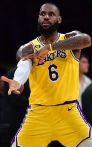 LeBron acuerda con los Lakers extensión por 104 millones