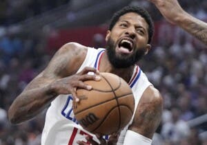 Paul George pacta por $212 MM con los Sixers