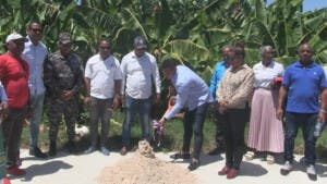 Dan primer palazo para construcción entrada en Las Barías- La Estancia de Azua
